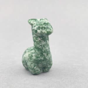Miniature alpacafigur i krystal, fyldt med positiv energi.