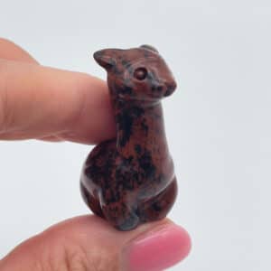 Dekorativ alpaca i natursten – bringer varme og balance.