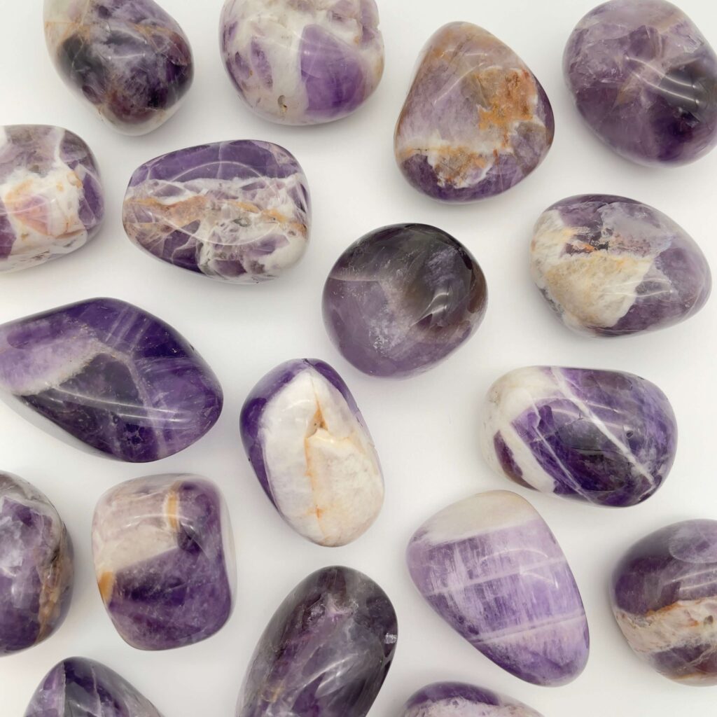 Krystaller mod stress 3 Ametyst bånd lommesten er fantastiske til at skabe ro i sindet og bedre søvn