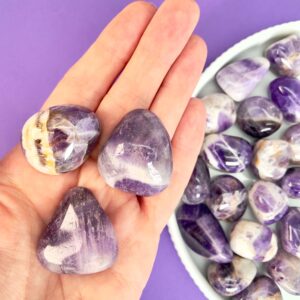 Ametyst bånd lommesten bibringer ro og glæde