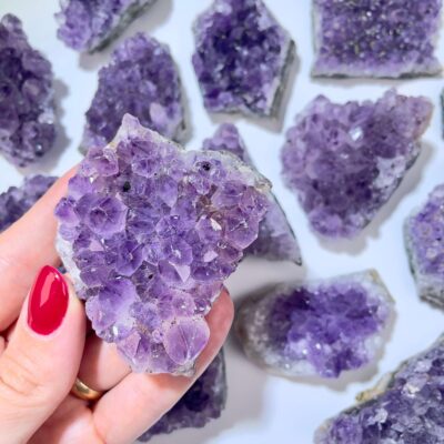 Ametyst klynge bibringer ro og glæde