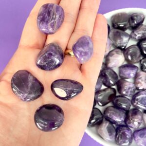 Ametyst lommesten bibringer ro og glæde