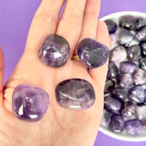 Ametyst lommesten bibringer ro og glæde