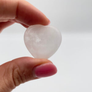 Bjergkrystal hjerte – styrker energi og indre harmoni.