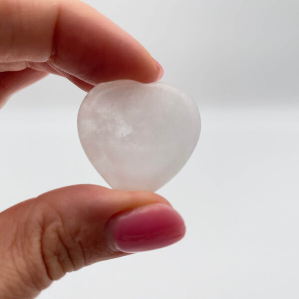 Bjergkrystal hjerte – styrker energi og indre harmoni.