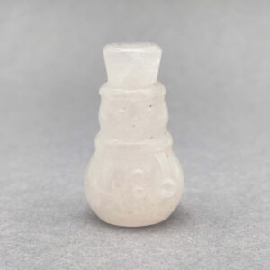 Krystal julemand i bjergkrystal – klar, ren og funklende som sne.