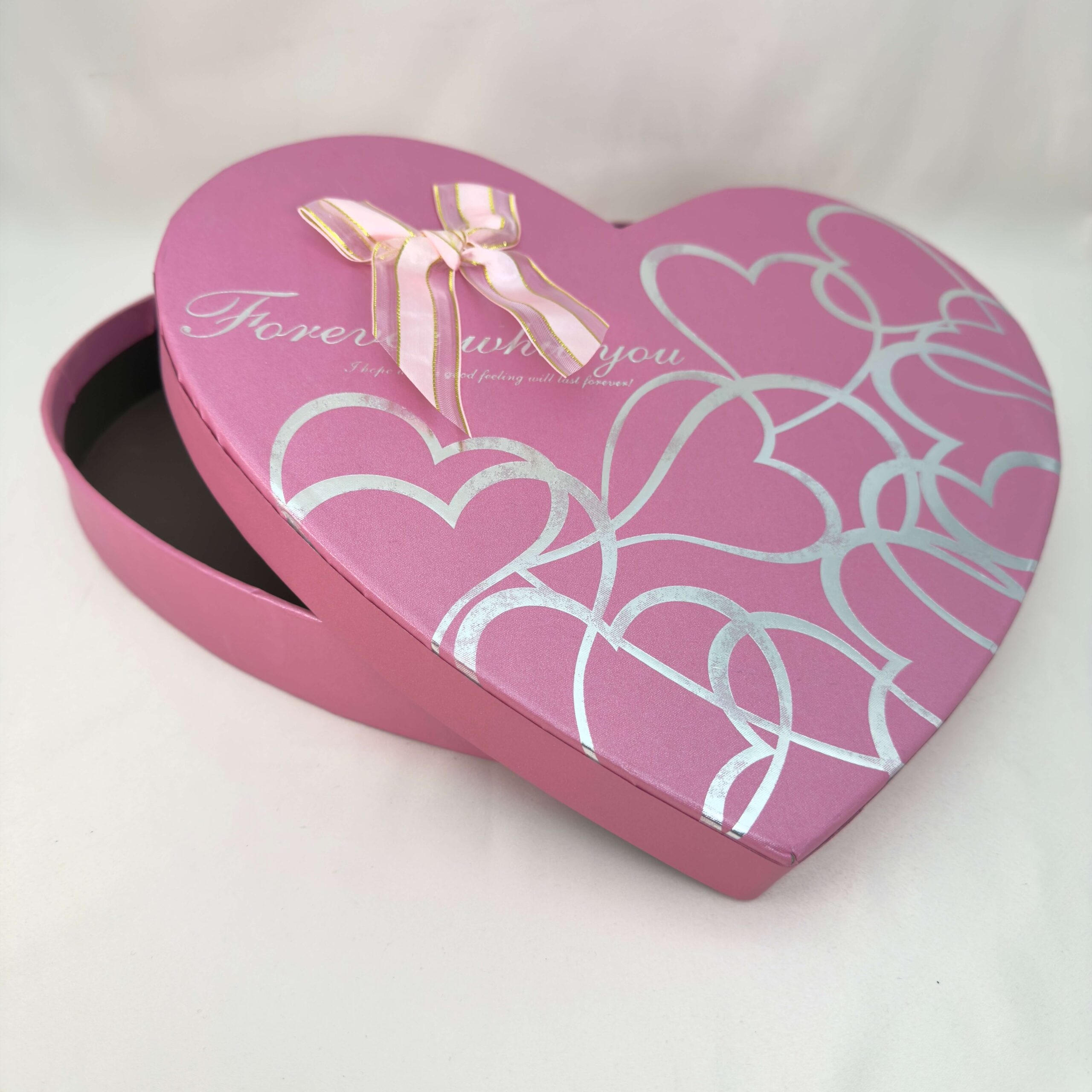 Hjerteformet lyserød gaveæske krystal sten åben