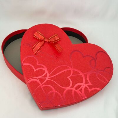 Hjerteformet rød gaveæske krystal sten åben