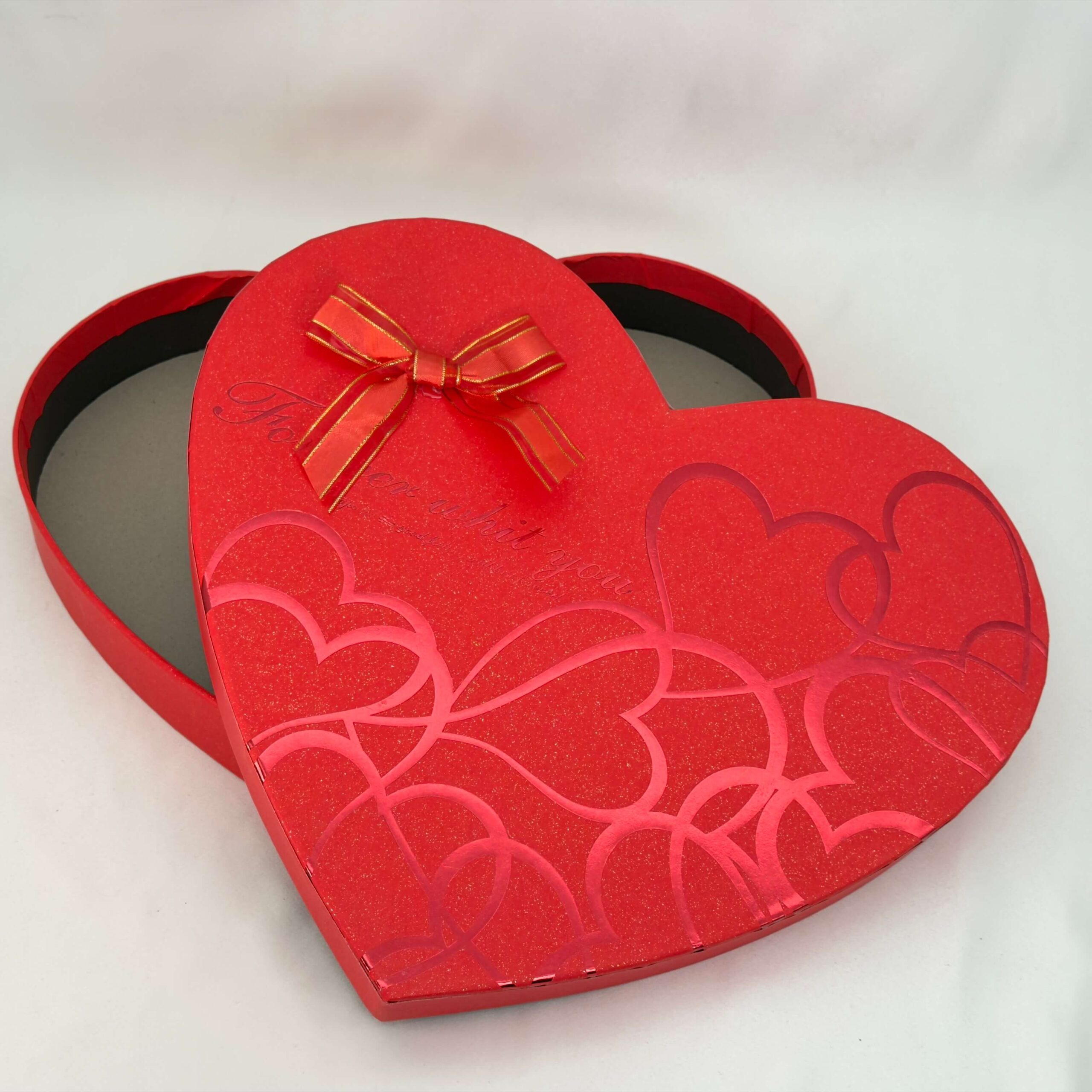 Hjerteformet rød gaveæske krystal sten åben