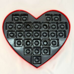 Hjerteformet rød gaveæske krystal sten med plastikbeholder