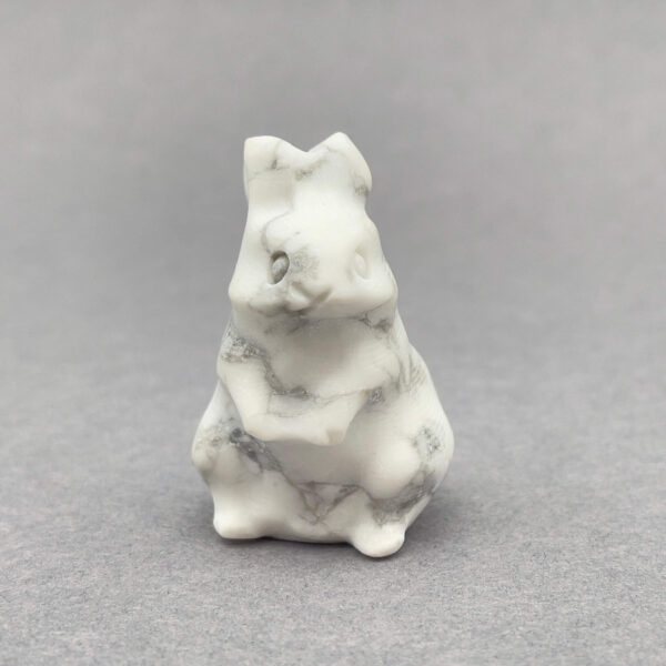 Unik krystalkanin med glat overflade og bløde, søde former.