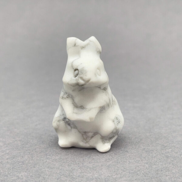 Unik krystalkanin med glat overflade og bløde, søde former.