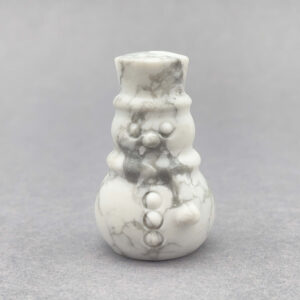 Howlit julemand – hvid og rolig krystal, symbol på fred og refleksion.