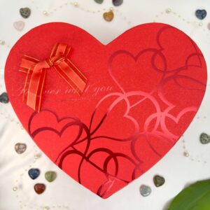 Hjerteformet rød gaveæske krystal sten