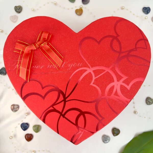 Hjerteformet rød gaveæske krystal sten