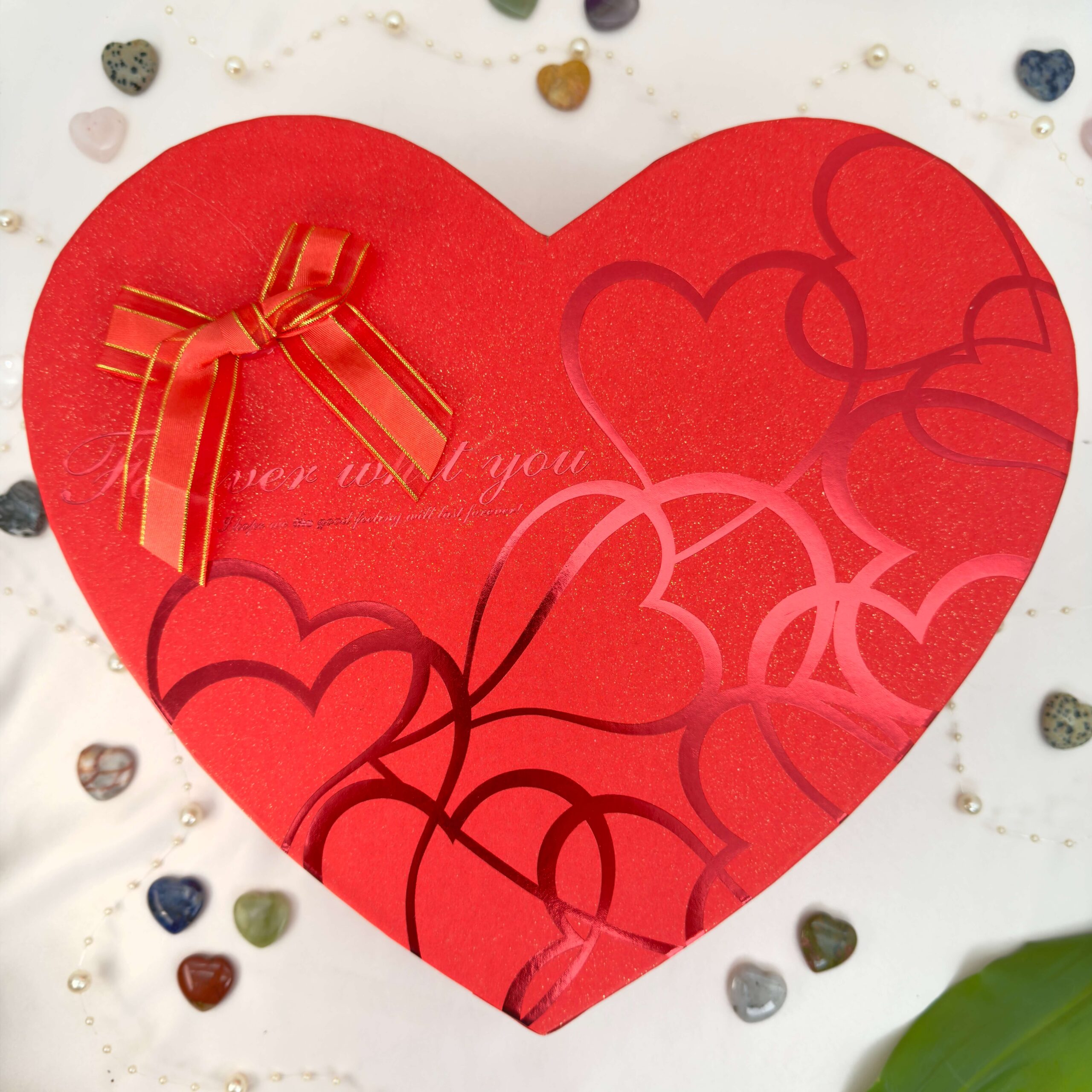 Hjerteformet rød gaveæske krystal sten