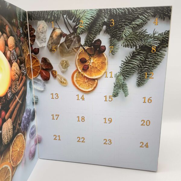 Eksklusiv krystal julekalender med håndudvalgte sten og spirituel stemning.
