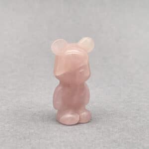 Rosakvarts bamse – symbol på kærlighed, tryghed og blid hjerteenergi.
