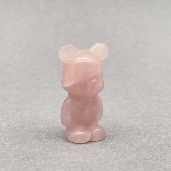 Rosakvarts bamse – symbol på kærlighed, tryghed og blid hjerteenergi.