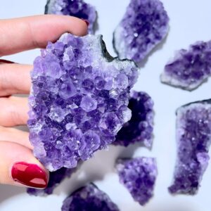 Ametyst klynge bibringer ro og glæde