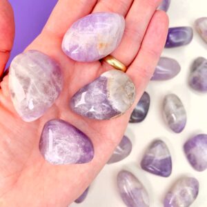 Ametyst lys lommesten bibringer ro og glæde