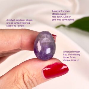 Ametyst mini æg størrelse sammen med hånd og bullets