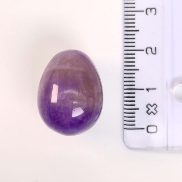 Ametyst mini æg ved siden af lineal
