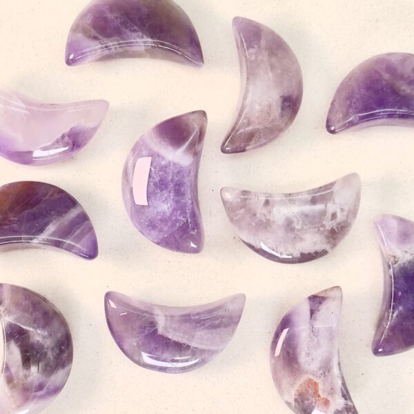 Ametyst mini måner på hvid plade