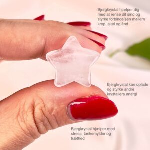 Bjergkrystal mini stjerne imellem fingre med tags