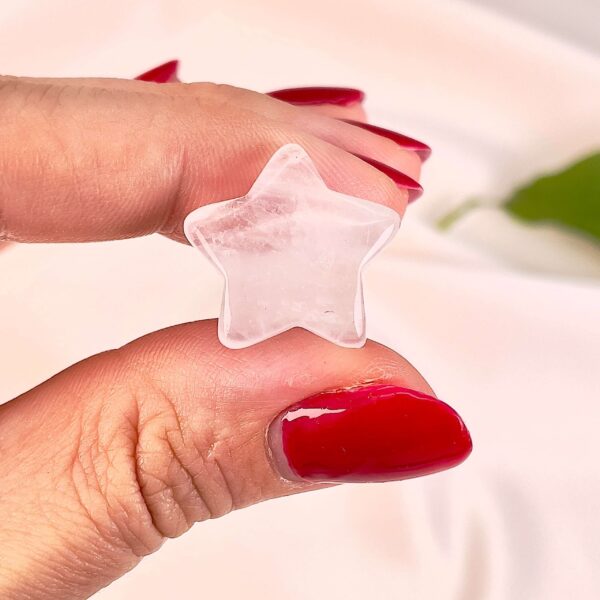 Bjergkrystal mini stjerne imellem fingre