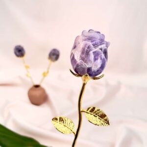 Ametyst rose med guld stilk mod stress og uro