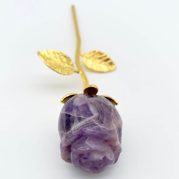 Ametyst rose med guld stilk skaber ro og balance