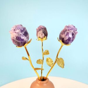 Ametyst rose med guld stilk i vase