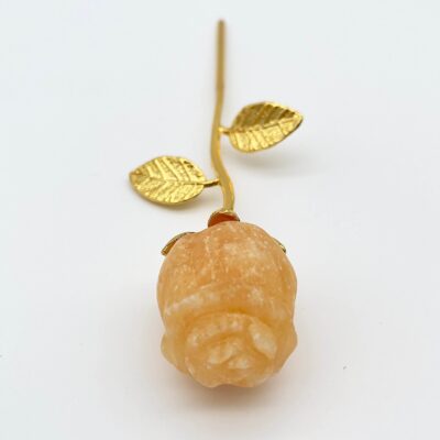 Gul Calsit Rose med guldstilk krystal sten med guld stilk på hvid baggrund