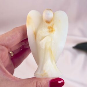 Pakistani Onyx Tårn krystal sten i hånd på hvid baggrund