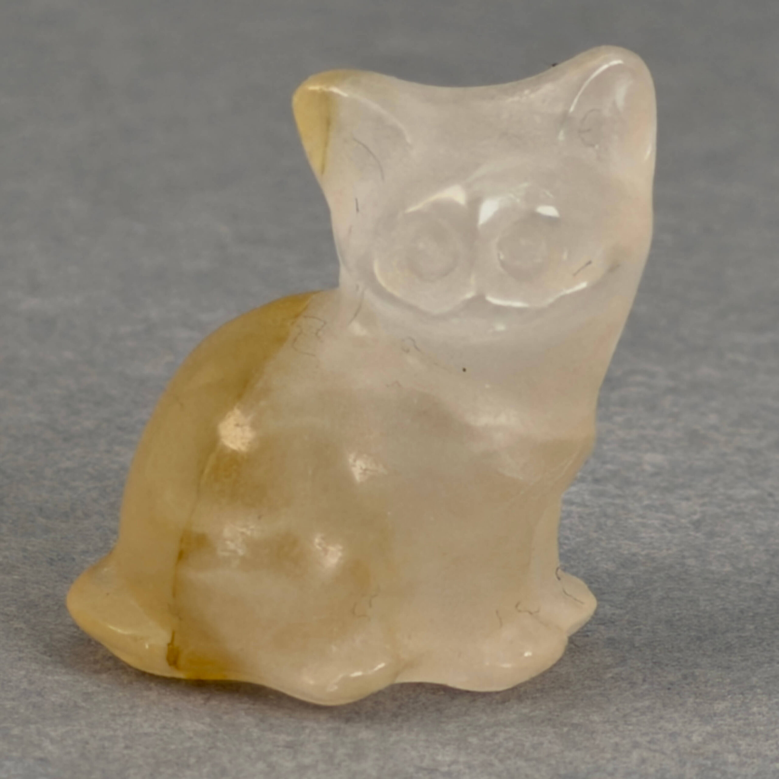 krystal kat 3 cm siddende bjergkrystal med inklusioner