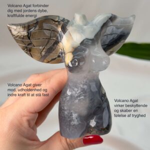 Agat Volcano Kvindekrop krystal sten i hånd på hvid baggrund med tags