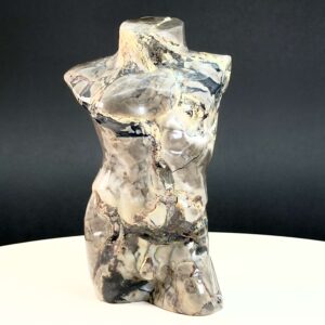 Agat Volcano Mandekrop krystal sten på hvid og sort baggrund