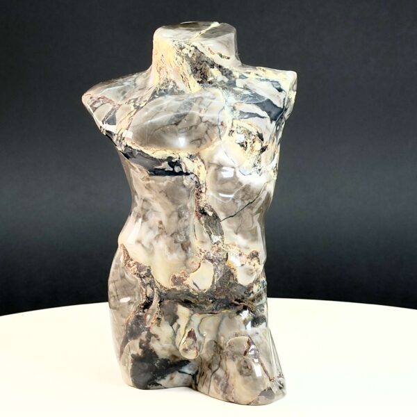 Agat Volcano Mandekrop krystal sten på hvid og sort baggrund