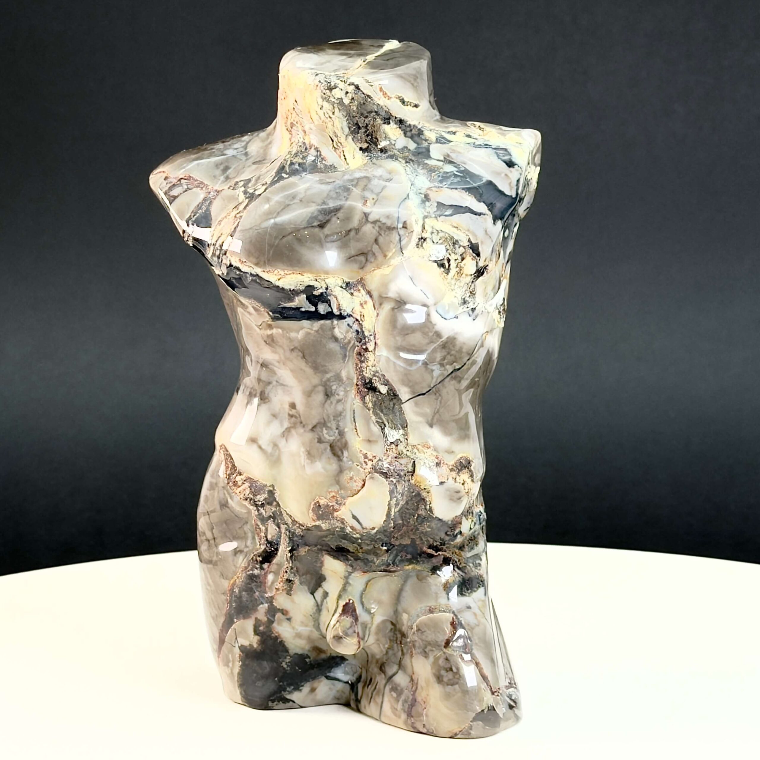 Agat Volcano Mandekrop krystal sten på hvid og sort baggrund