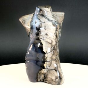 Agat Volcano Mandekrop krystal sten på hvid og sort baggrund