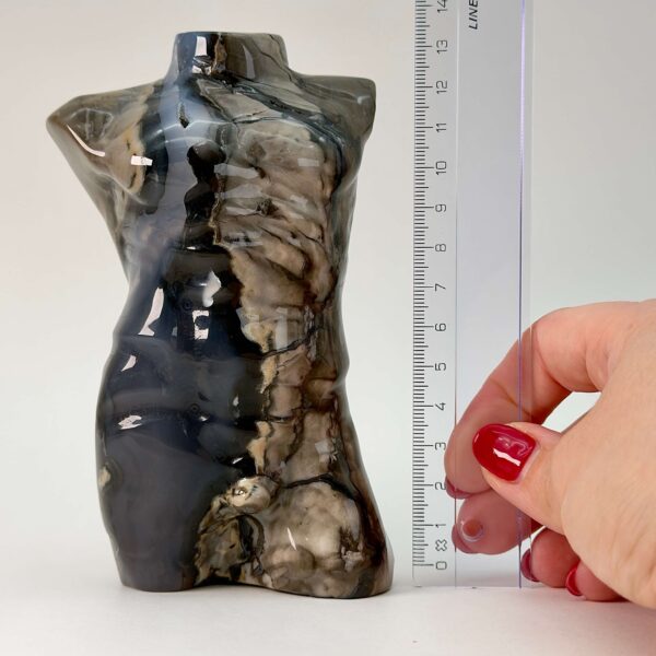 Agat Volcano Mandekrop krystal sten med lineal på hvid baggrund