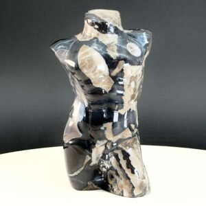 Agat Volcano Mandekrop krystal sten på hvid og sort baggrund