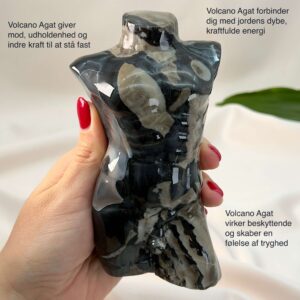 Agat Volcano Mandekrop krystal sten i hånd på hvid baggrund med tags
