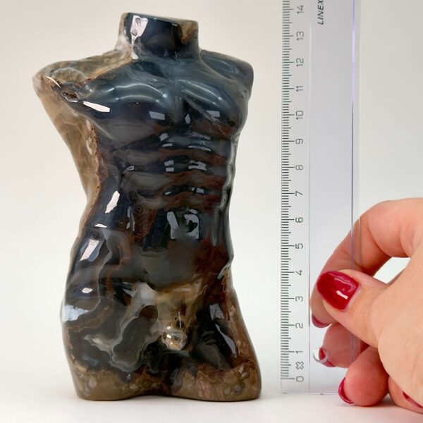 Agat Volcano Mandekrop krystal sten med lineal på hvid baggrund