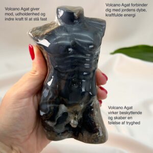 Agat Volcano Mandekrop krystal sten i hånd på hvid baggrund med tags