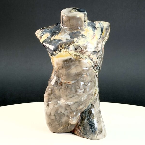 Agat Volcano Mandekrop krystal sten på hvid og sort baggrund