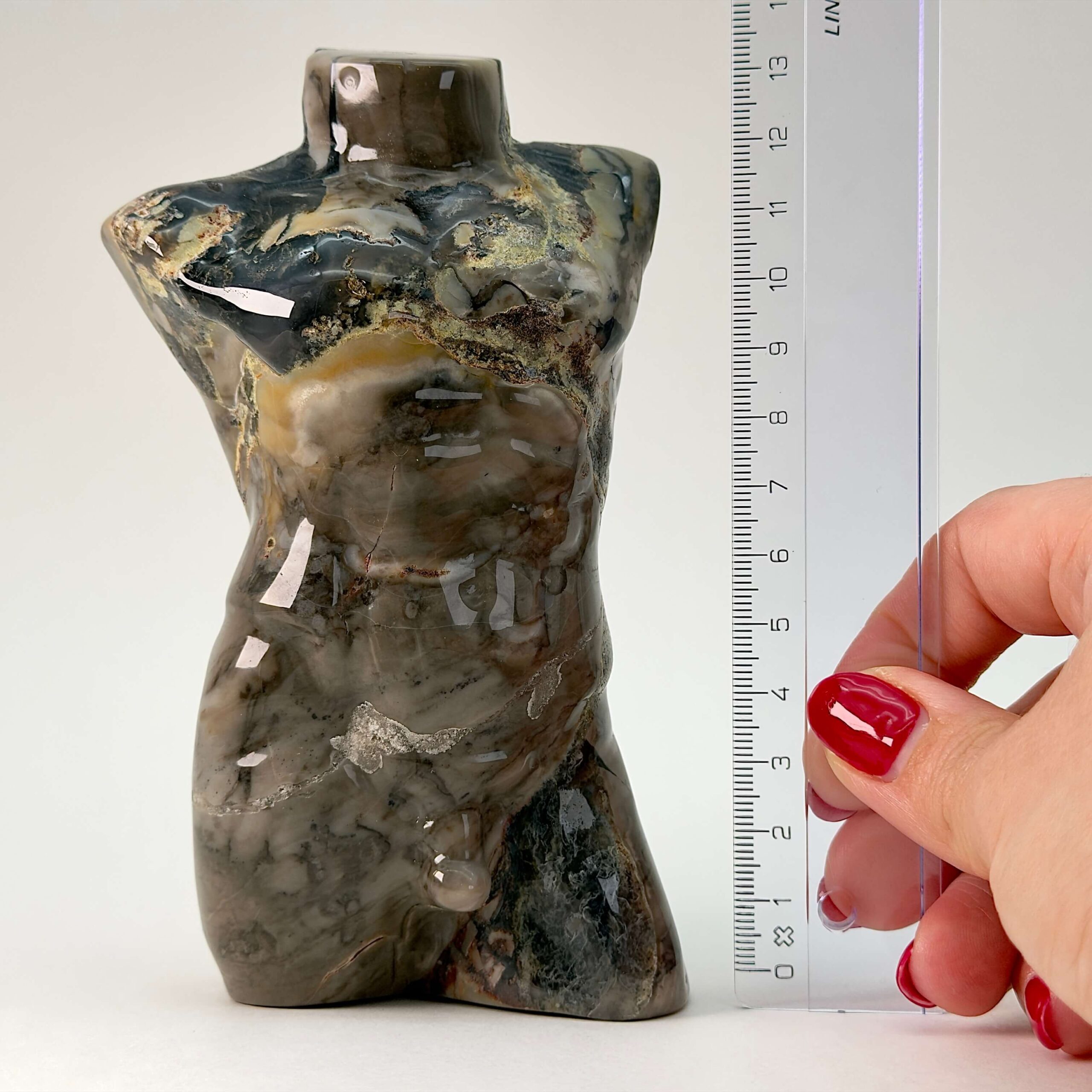 Agat Volcano Mandekrop krystal sten med lineal på hvid baggrund