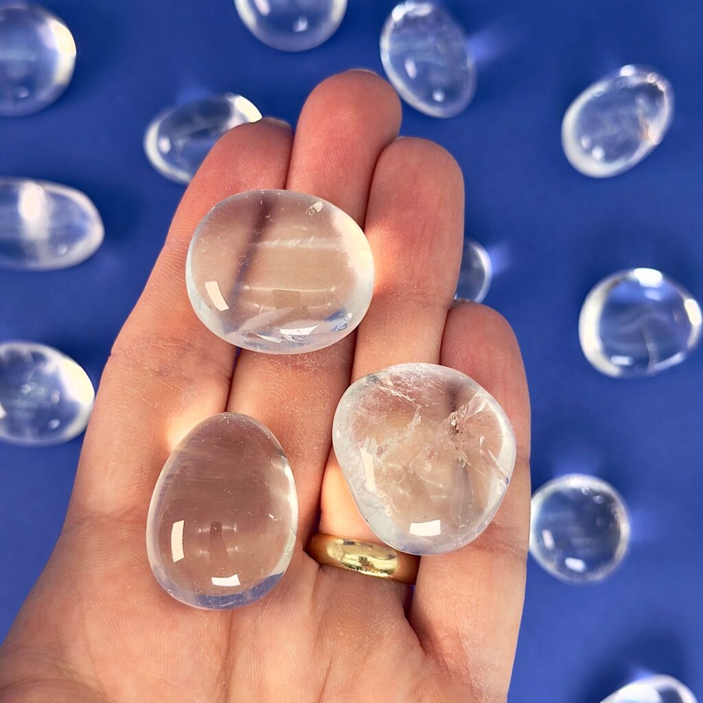 Julekalenderen 2025 oversigt 13 Ametyst Premium Klynge i dybe lilla nuancer kendt som en krystal der forbindes med ro, klarhed og spirituel balance.