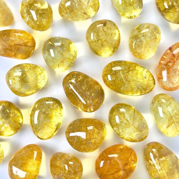 Citrin premium lommesten krystal sten samling på hvid baggrund